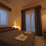 Daire Lazaridis Luxury & Nea Roda