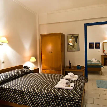 Lazaridis Luxury & *