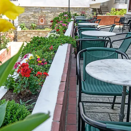 Lazaridis Luxury & *