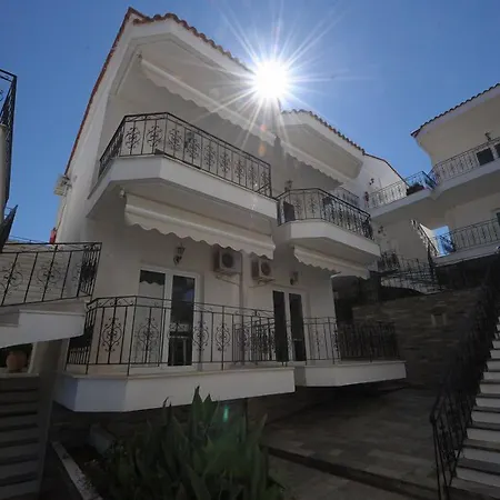 Lazaridis Luxury & Apartman Néa Róda