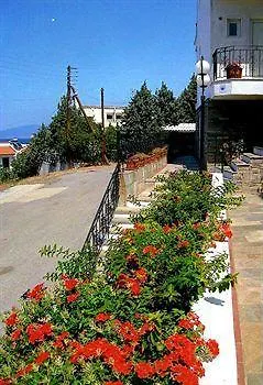 Lazaridis Luxury & *