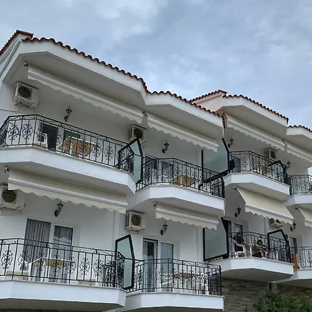 Lazaridis Luxury & Apartman *