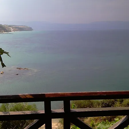 Lazaridis Luxury & * Nea Roda