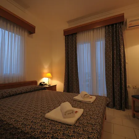 Lazaridis Luxury & *