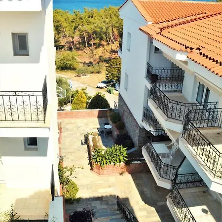 Lazaridis Luxury & *