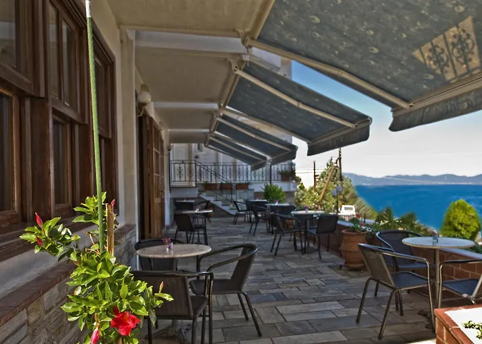 Lazaridis Luxury & *