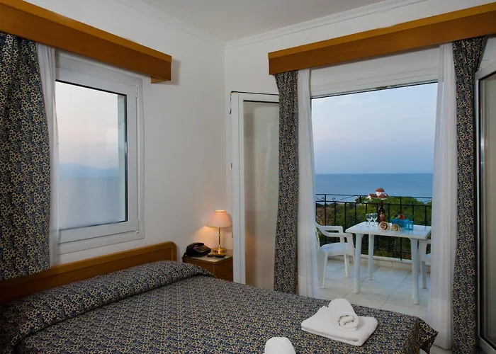 Lazaridis Luxury & * Nea Roda