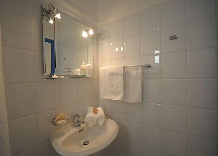 Lazaridis Luxury & * Nea Roda