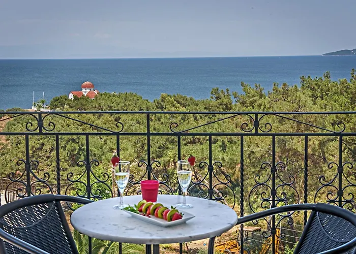 Lazaridis Luxury & * Nea Roda