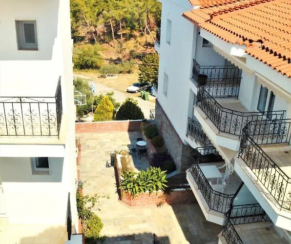 Lazaridis Luxury & *