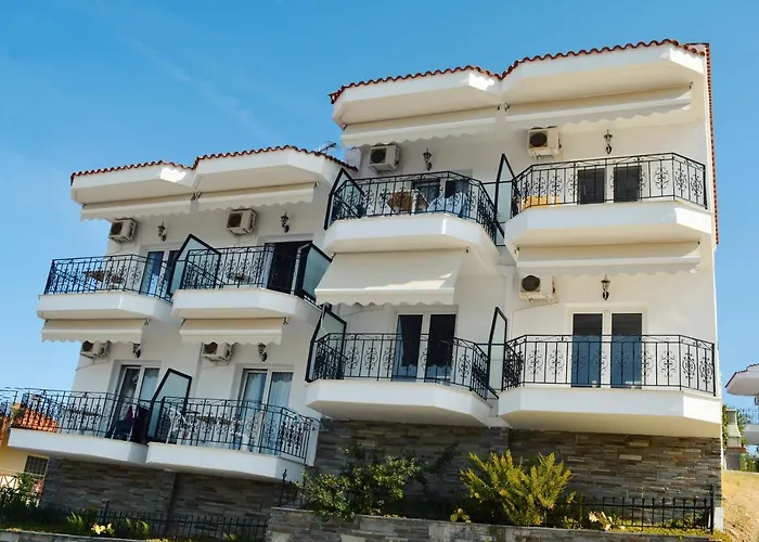 Lazaridis Luxury & * Nea Roda